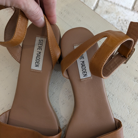 Steve Madden Women's Tan Block Heel KEMMY Sandals, Sz. 7 - Picture 4 of 8